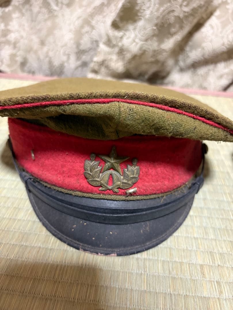 旧日本陸軍　軍帽2つ　貴重品袋　歩兵操典　陸軍簿記ノ参考　セット