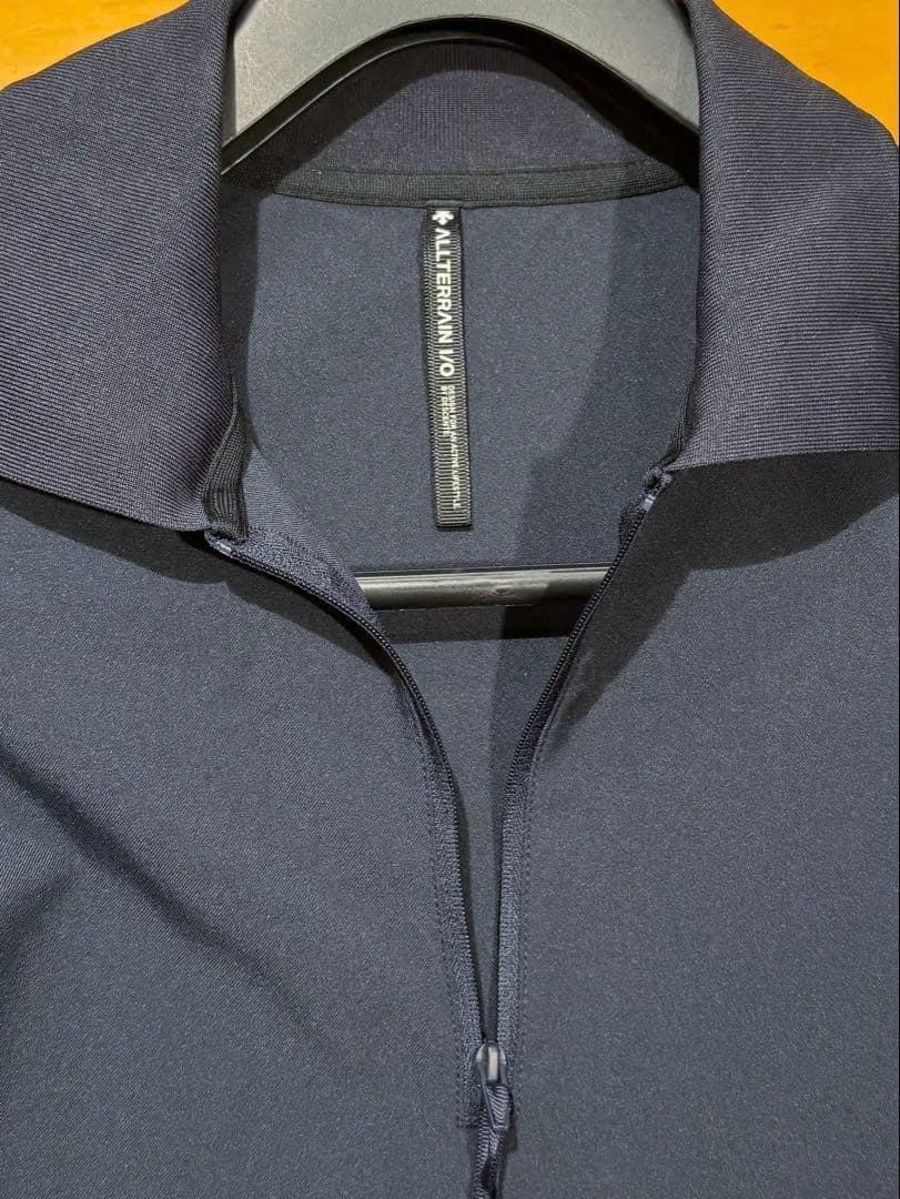 デサントオルテライン　テックポロシャツ