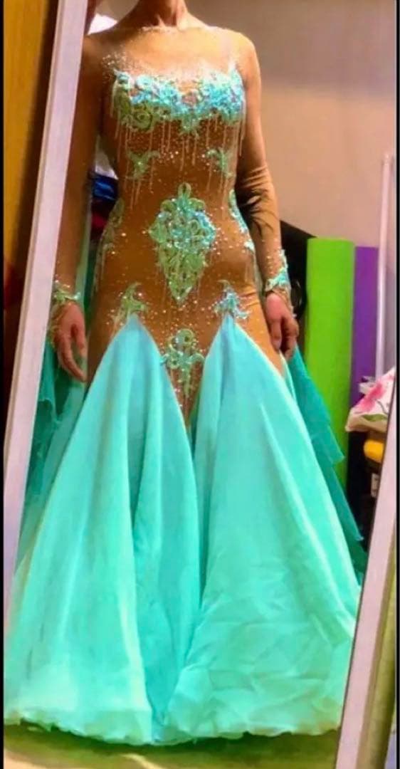 クリスアン製 (ナターシャカラベイ着用) スポンサドレス