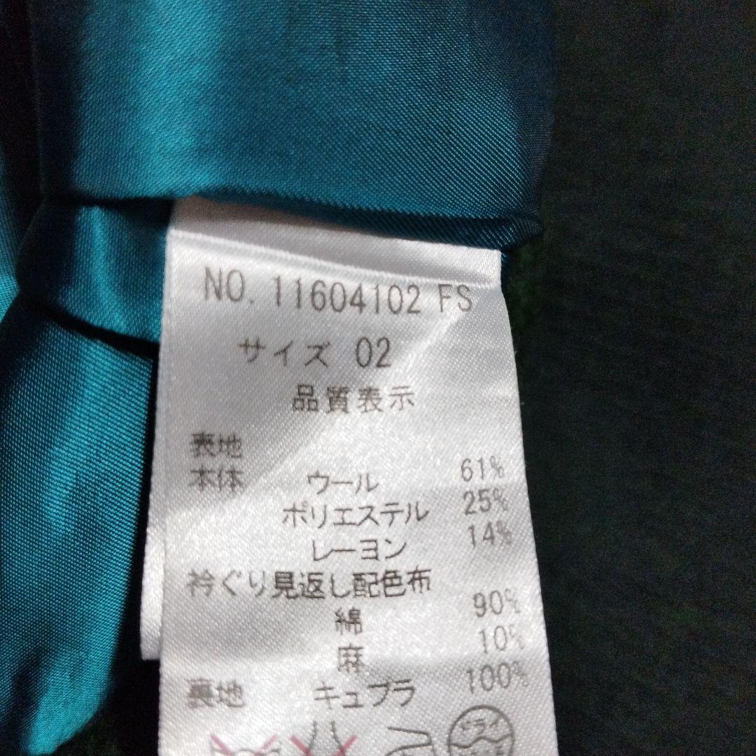 Shinanoコート・キャメルのニットベスト・ブルーのマフラーの3点