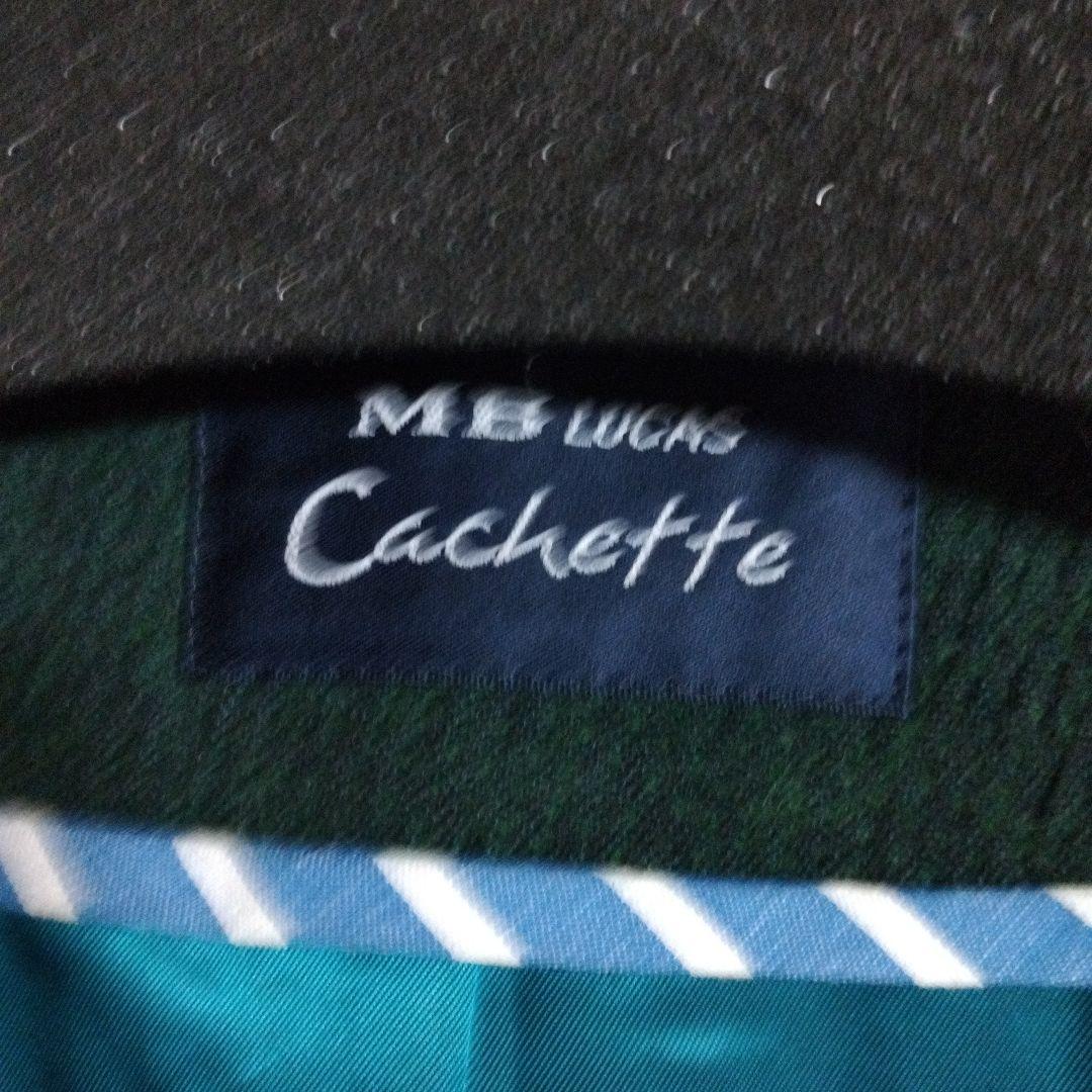 Shinanoコート・キャメルのニットベスト・ブルーのマフラーの3点