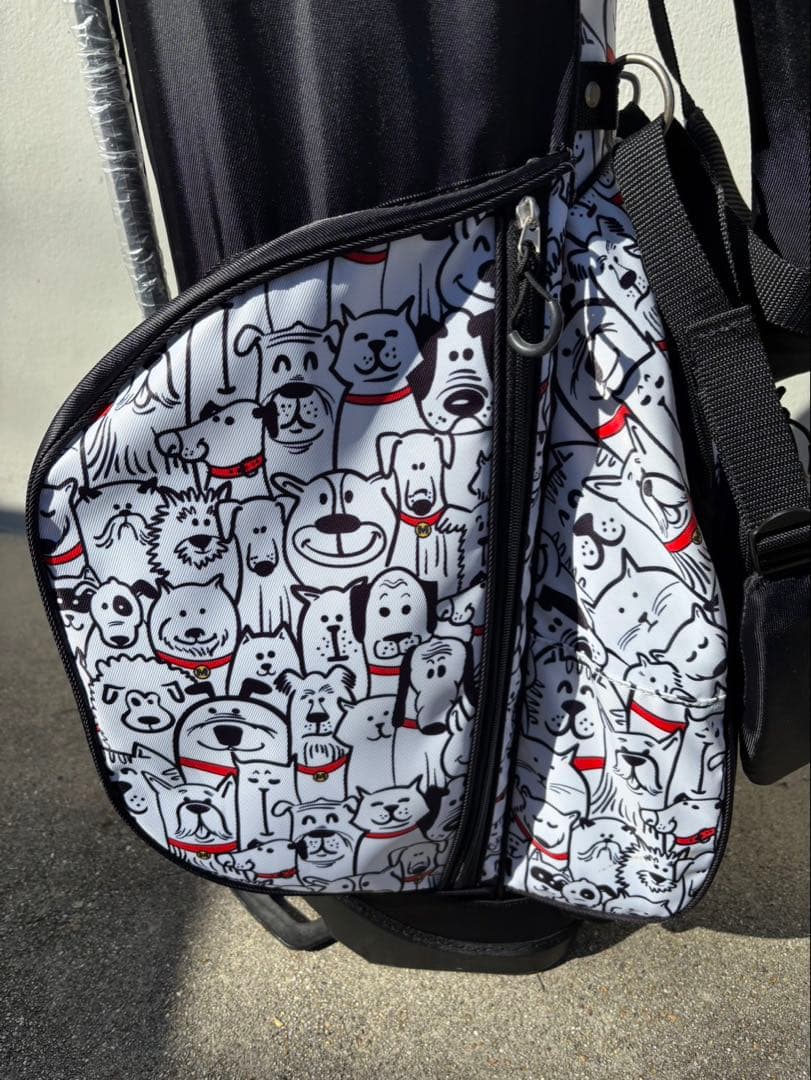 LOUD MOUTH スタンドバッグ ホワイト/ブラック ドッグ柄