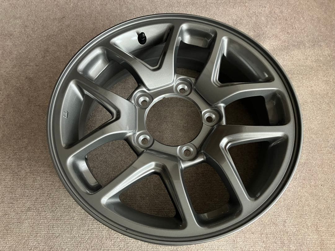 新型ジムニー　 純正アルミホイール　1本　新車外し　JB64 スペア　リペアに