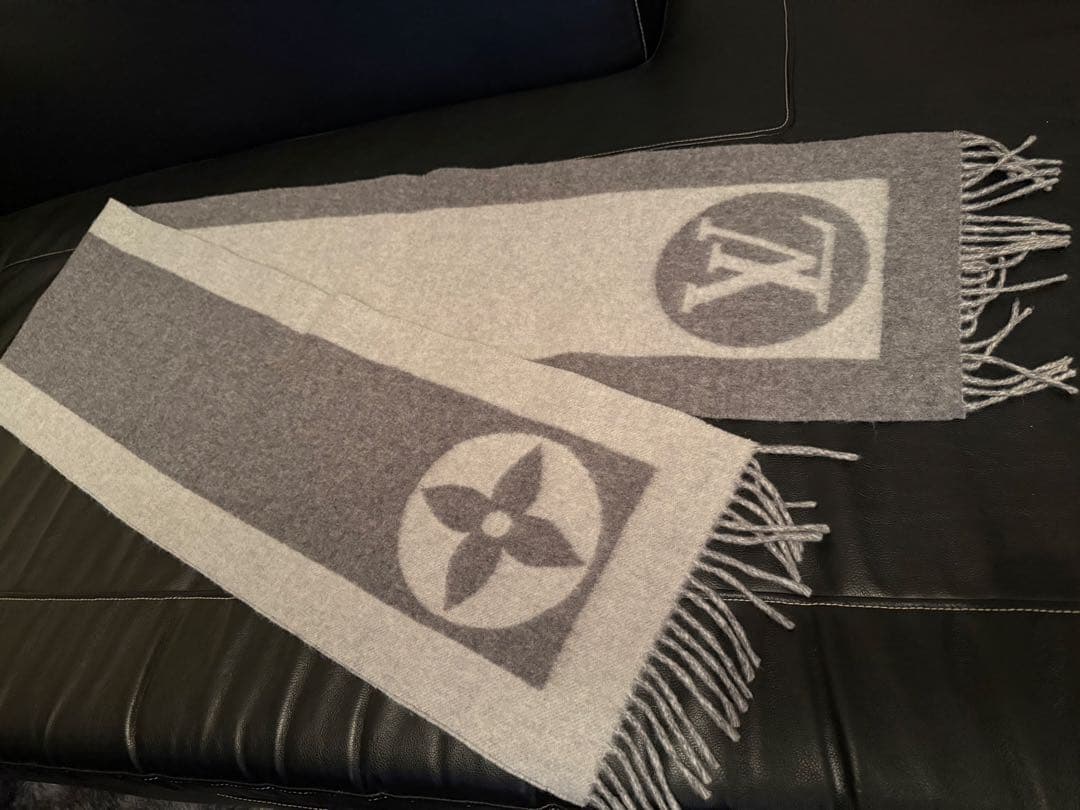 Louis Vuitton マフラー グレー　エシャルプ カーディフ