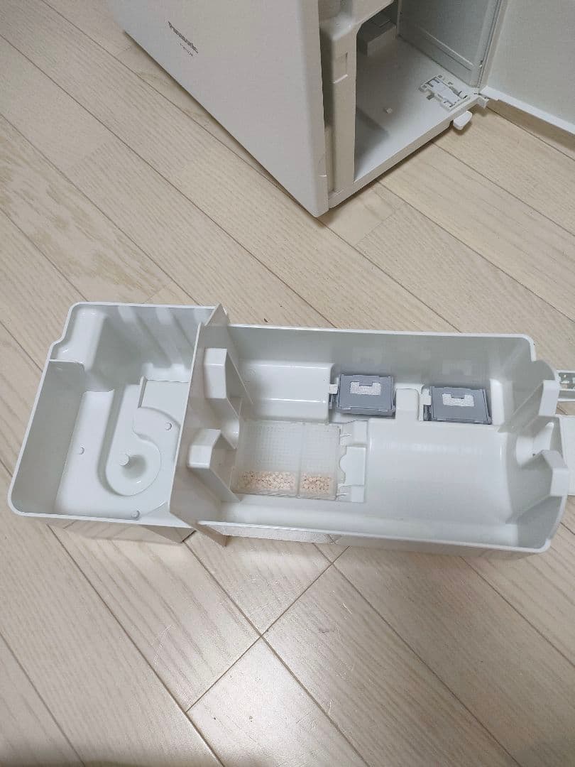 パナソニック　ジアイーノ　次亜塩素酸空間除菌脱臭機　F-MV4100　白