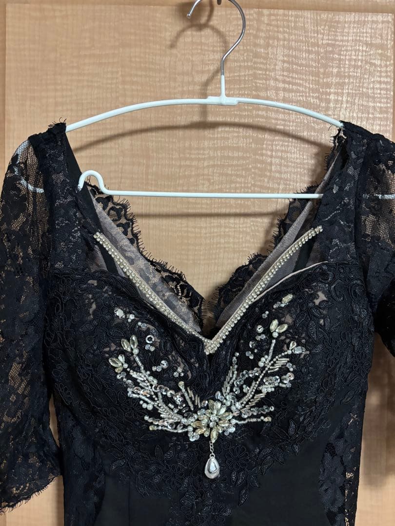 レース付きブラックロングドレス