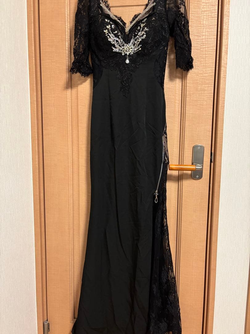 レース付きブラックロングドレス