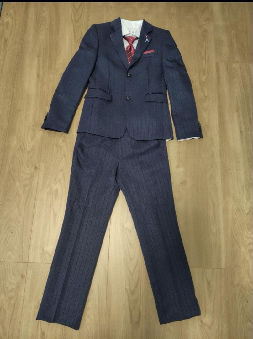 140 男の子　ELLE EN NOIR ネイビー ストライプスーツ