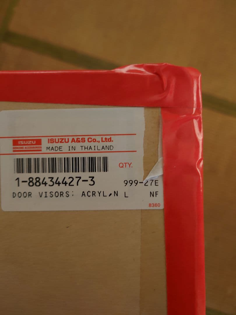 ISUZU FORWARD GIGA 純正ドアバイザー（アクリル）