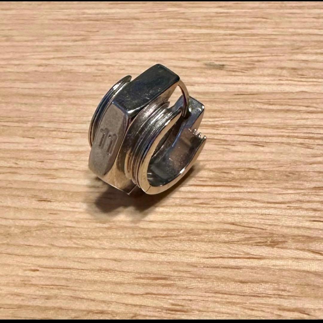 ## メゾンマルジェラ　ボルト&ナット　リジッドピアス