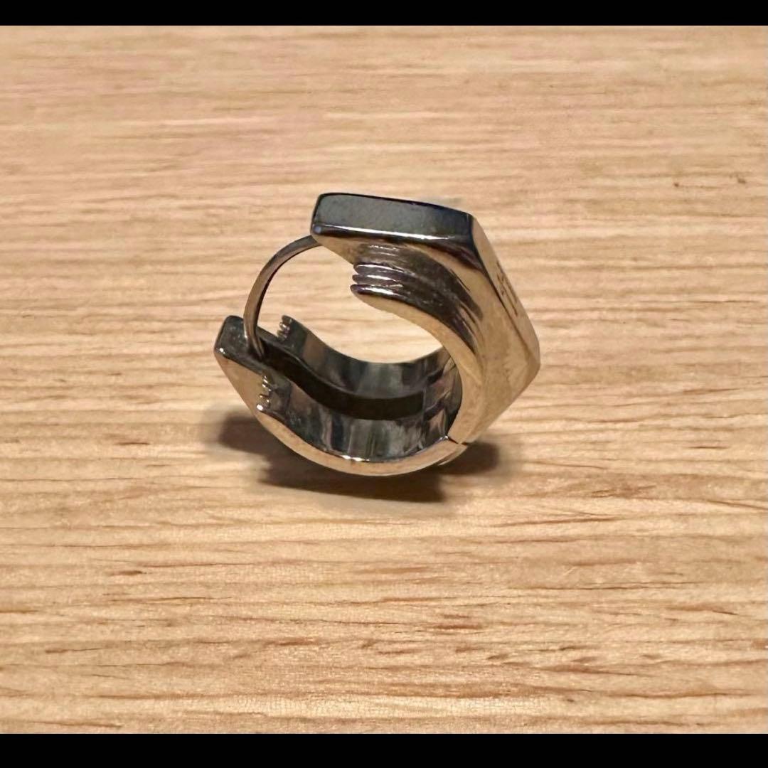 ## メゾンマルジェラ　ボルト&ナット　リジッドピアス