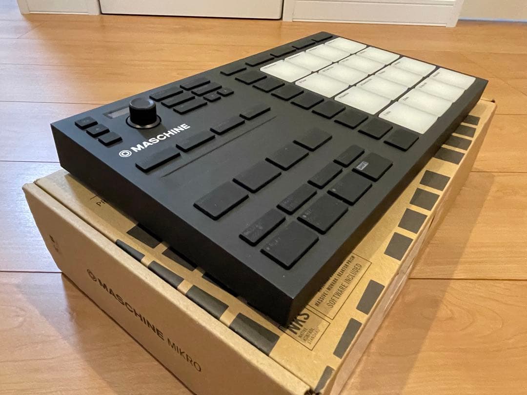②NI MASCHINE Mikro Mk3 ライセンス有