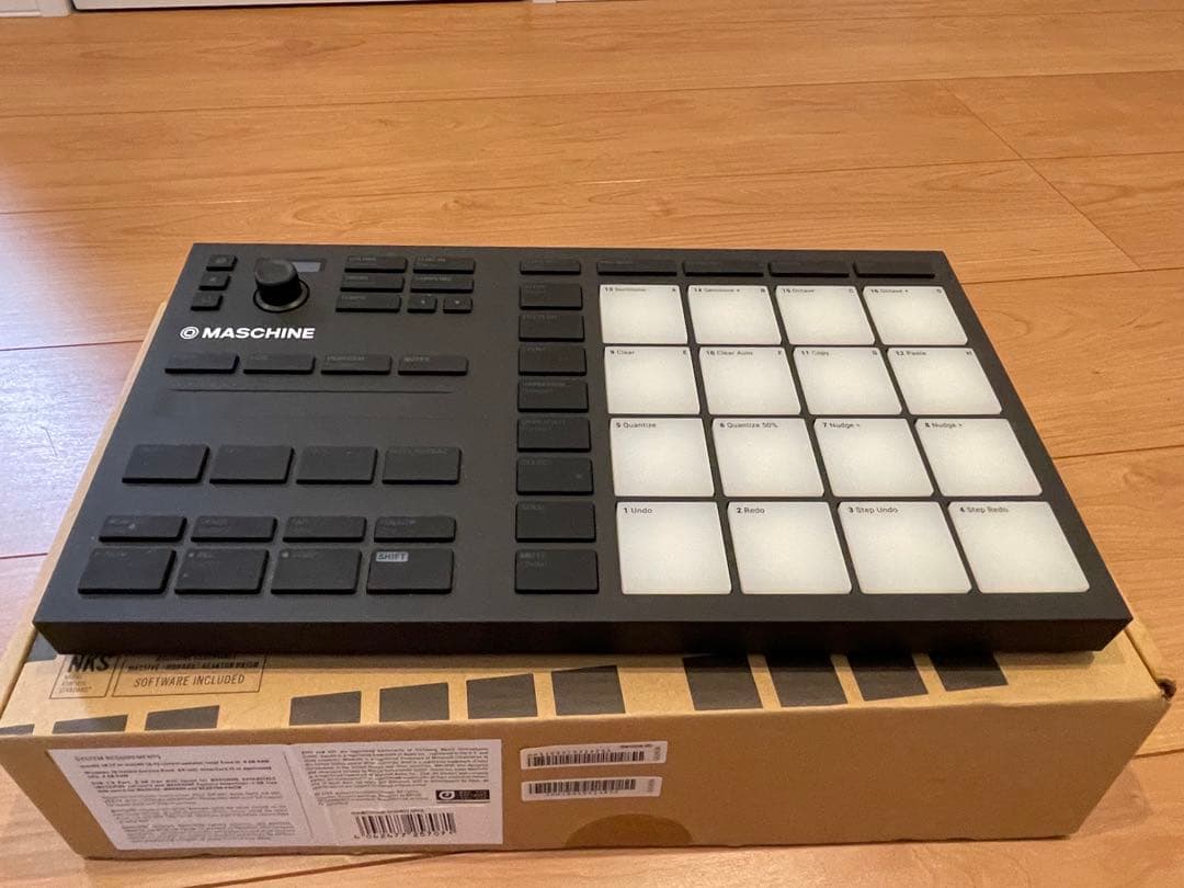 ②NI MASCHINE Mikro Mk3 ライセンス有