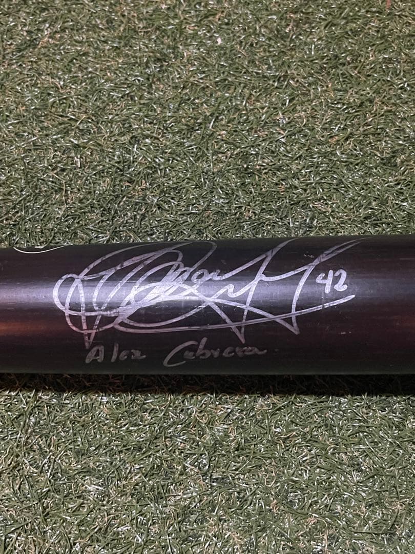 西武ライオンズ　アレックス カブレラ　サイン入り支給バット