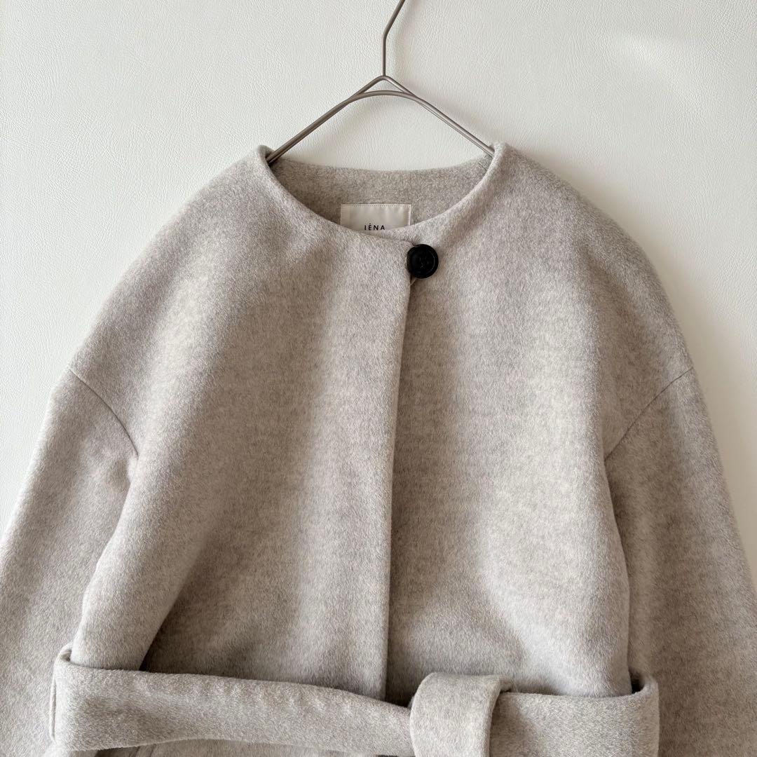 ■IÉNA【定価5.1】ロングスリットノーカラーコートウエストベルト付グレージュ