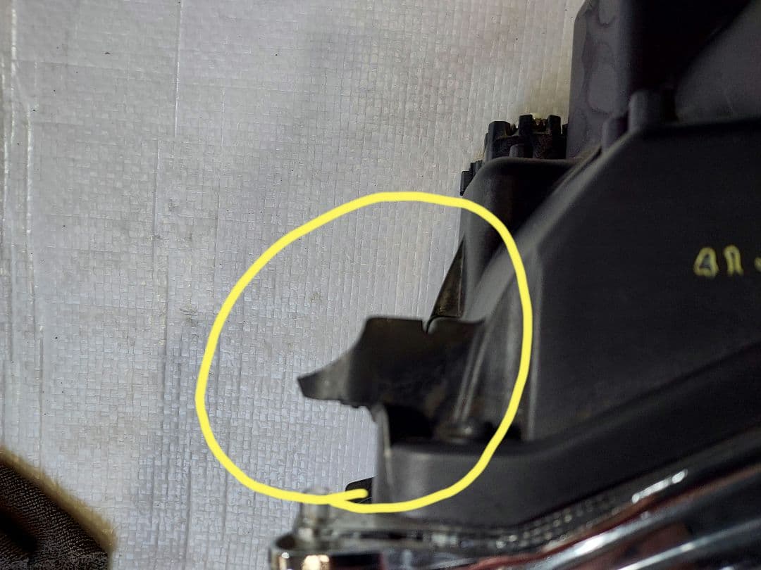 スズキ　クロスビー　ヘッドライト左　LED