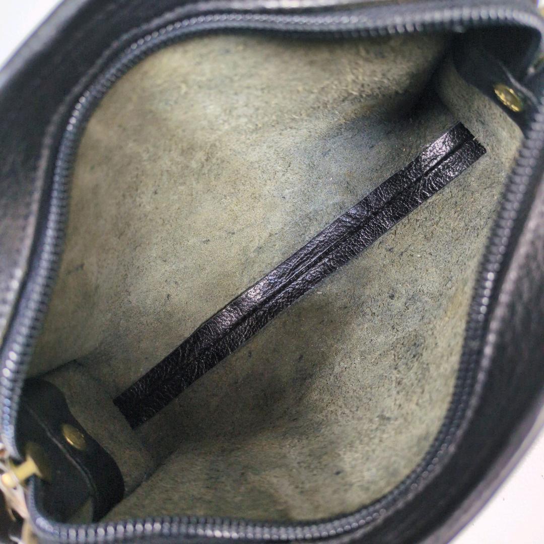 近年 イルビゾンテ IL BISONTE ショルダーバック ブラック シボ