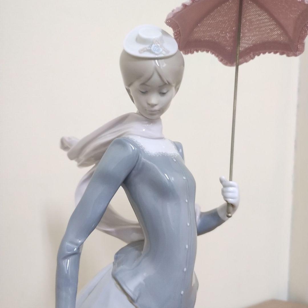 リヤドロ 愛犬とかける貴婦人