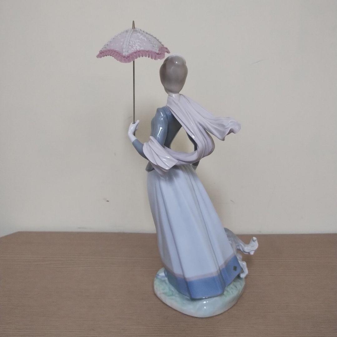 リヤドロ 愛犬とかける貴婦人