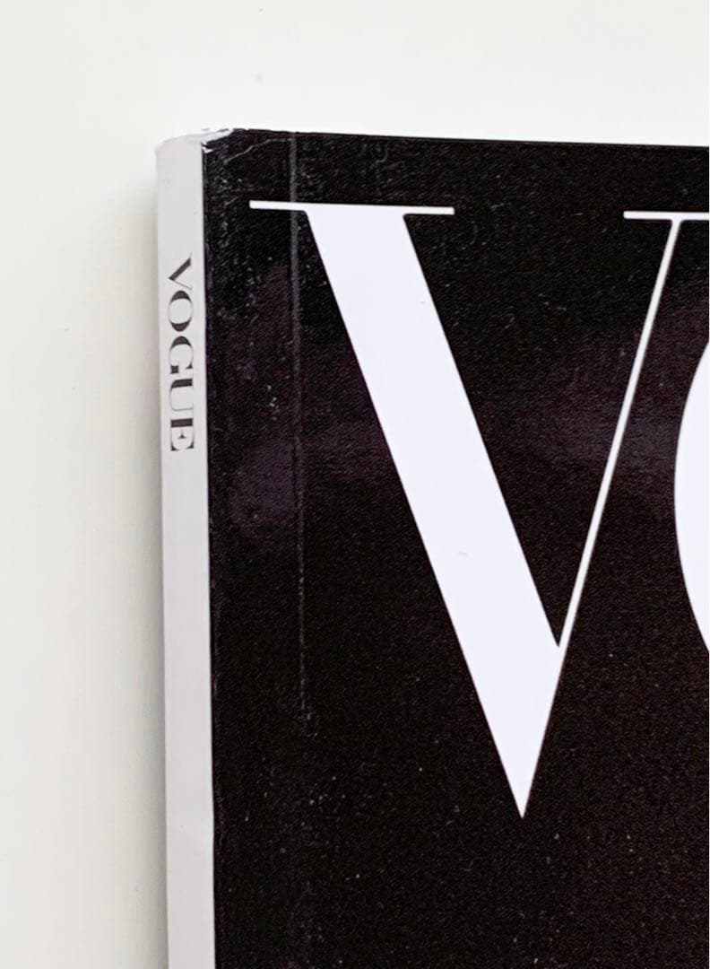 女性情報誌 Vogue Greece December 2022 Dove Cameron