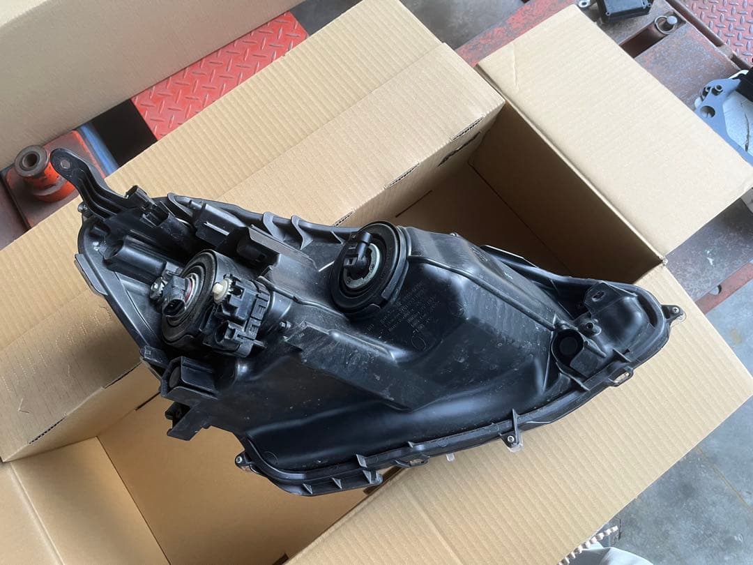 NHP10 アクア 左ヘッドランプ