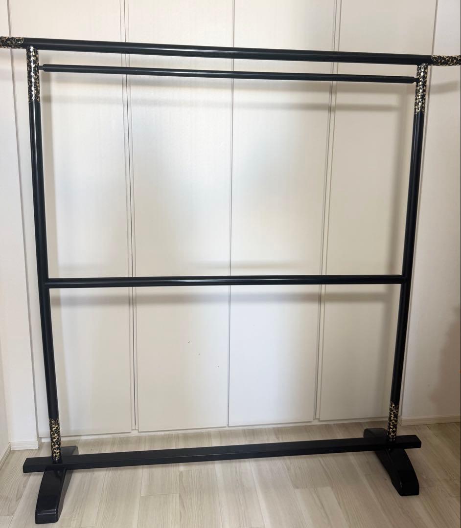 二段 大衣桁 　豪華　黒唐草