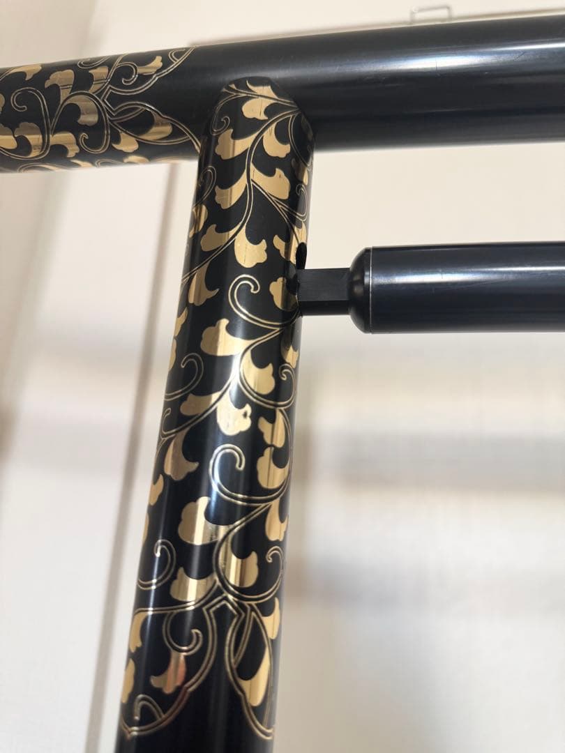 二段 大衣桁 　豪華　黒唐草