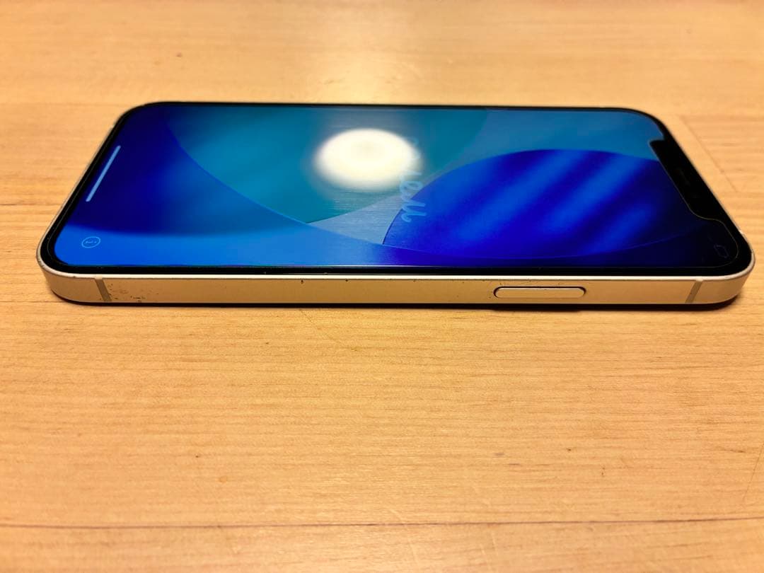 傷あり中古　iPhone12本体　ホワイト　白