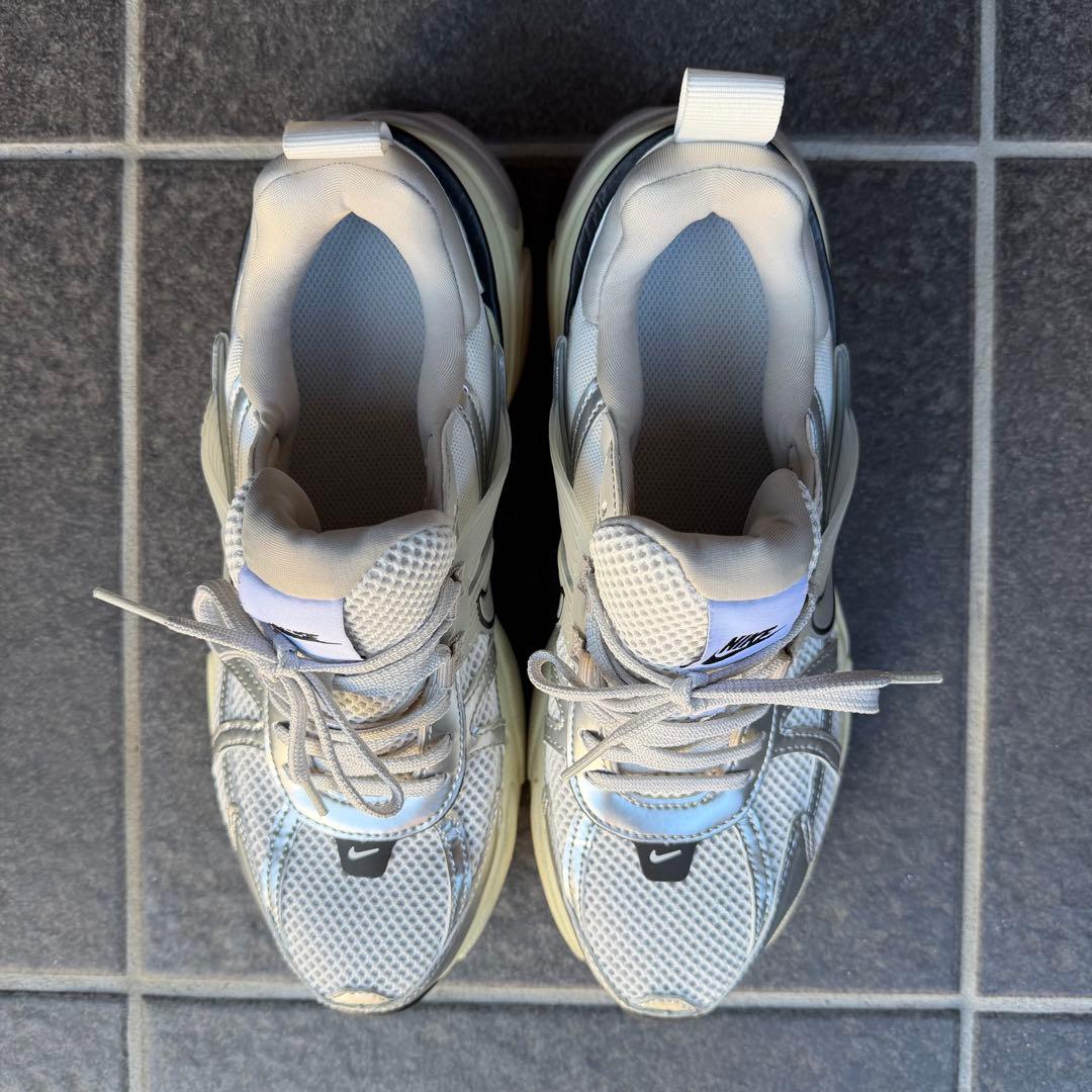 【美品】NIKE WMNS V2K RUN FD0736-100 25.5cm