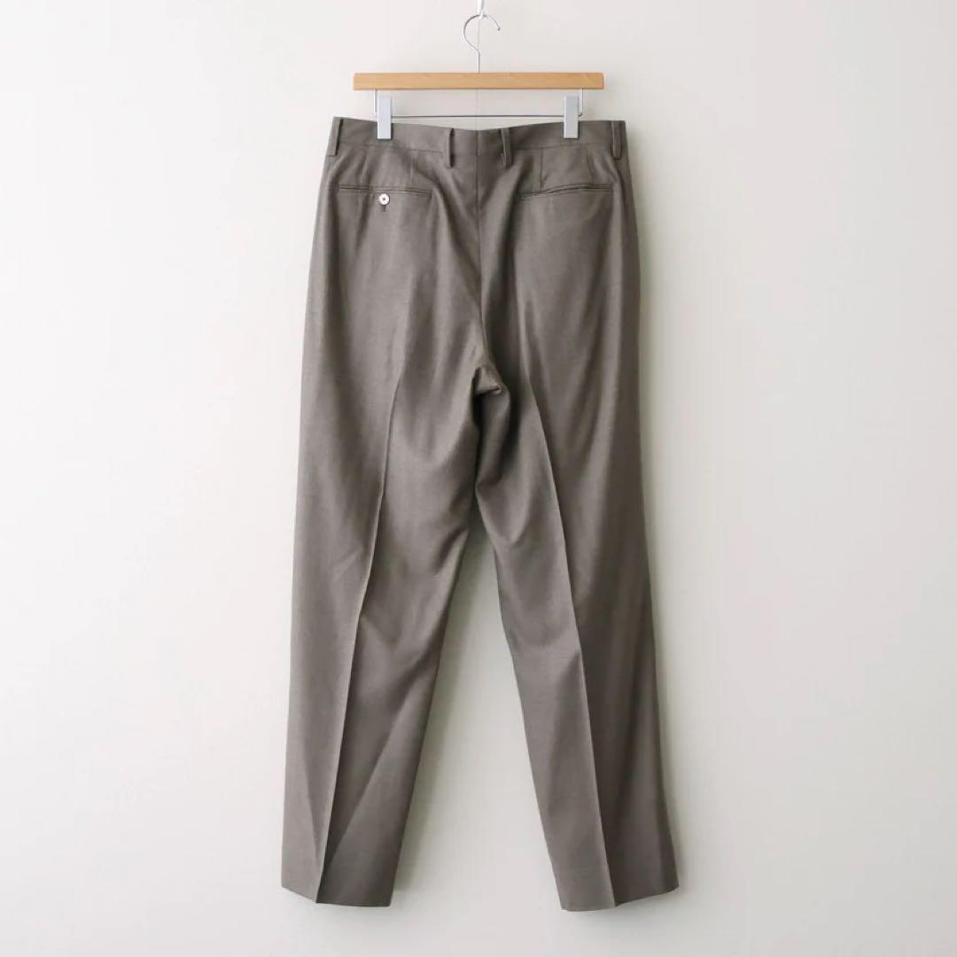 パンツ AURALEE SUPER LIGHT WOOL TWO-TUCK SLACKS