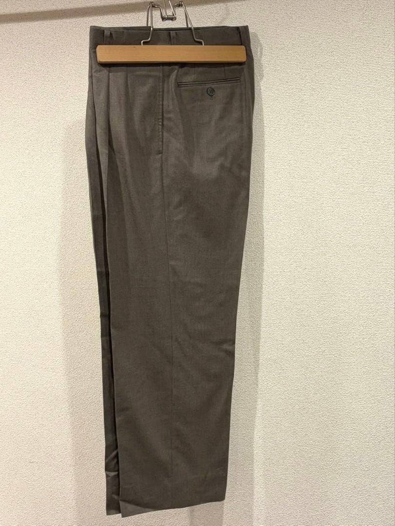 パンツ AURALEE SUPER LIGHT WOOL TWO-TUCK SLACKS