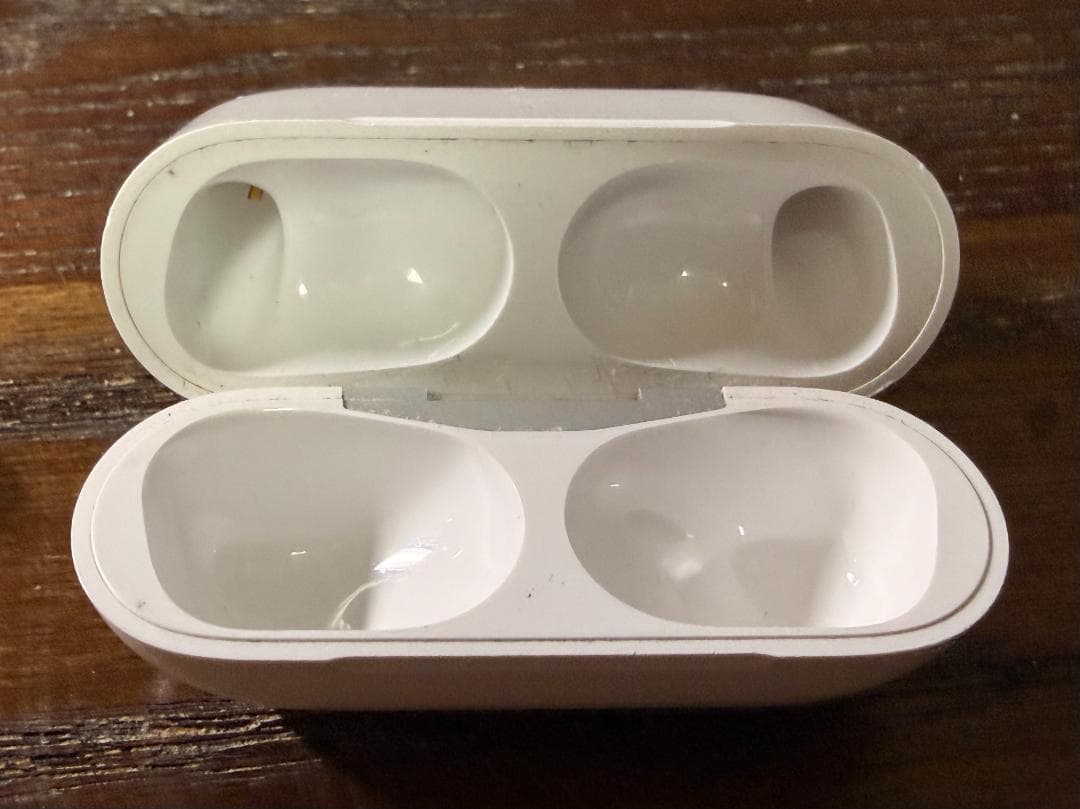 AirPods Pro 第2世代 Lightning ケース傷あり