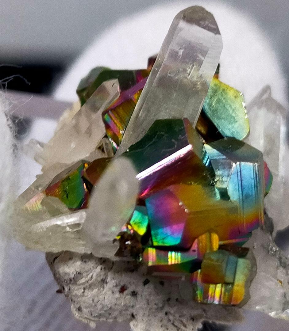 笛*様 【コレクター向】レインボーパイライト 水晶クラスター 共生 インドネシア