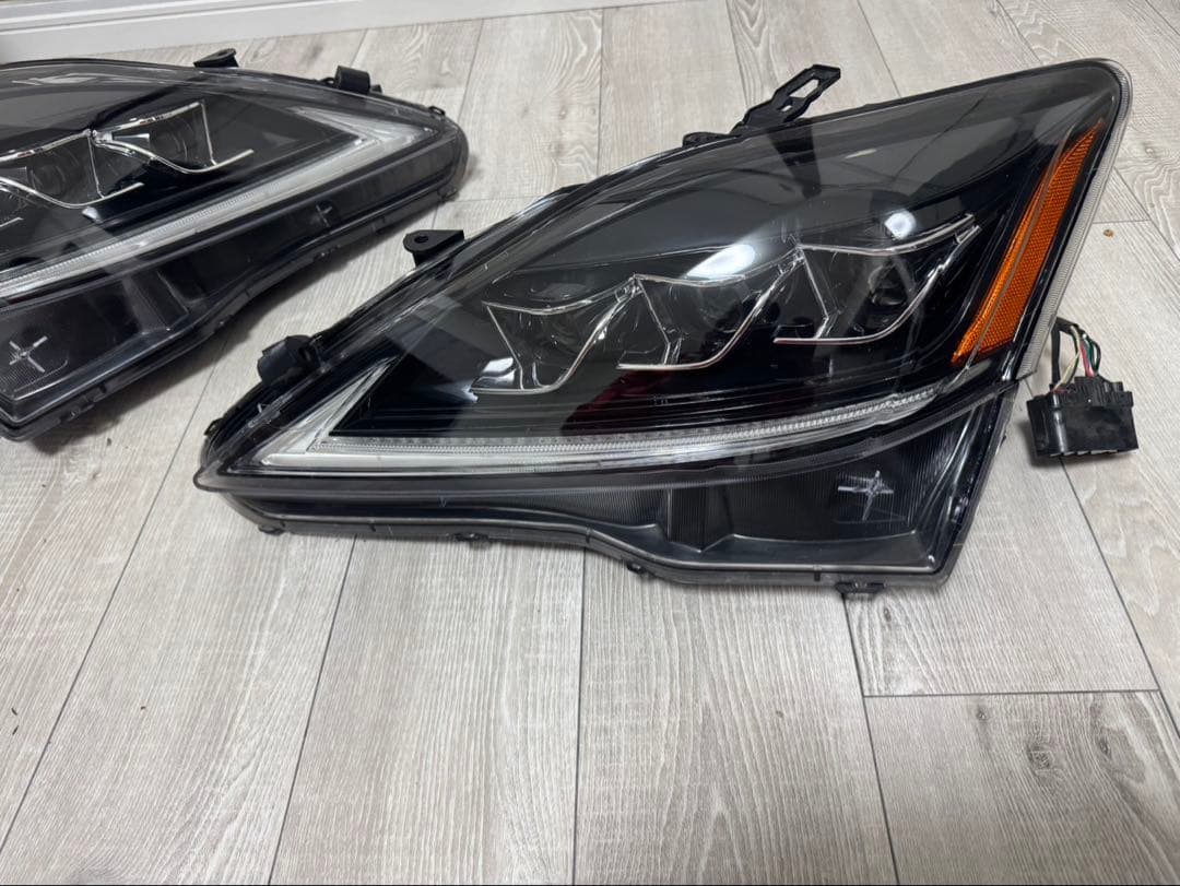 レクサスIS 左右　ヘッドライトセットGSE20 シーケンシャルウィンカー　三眼