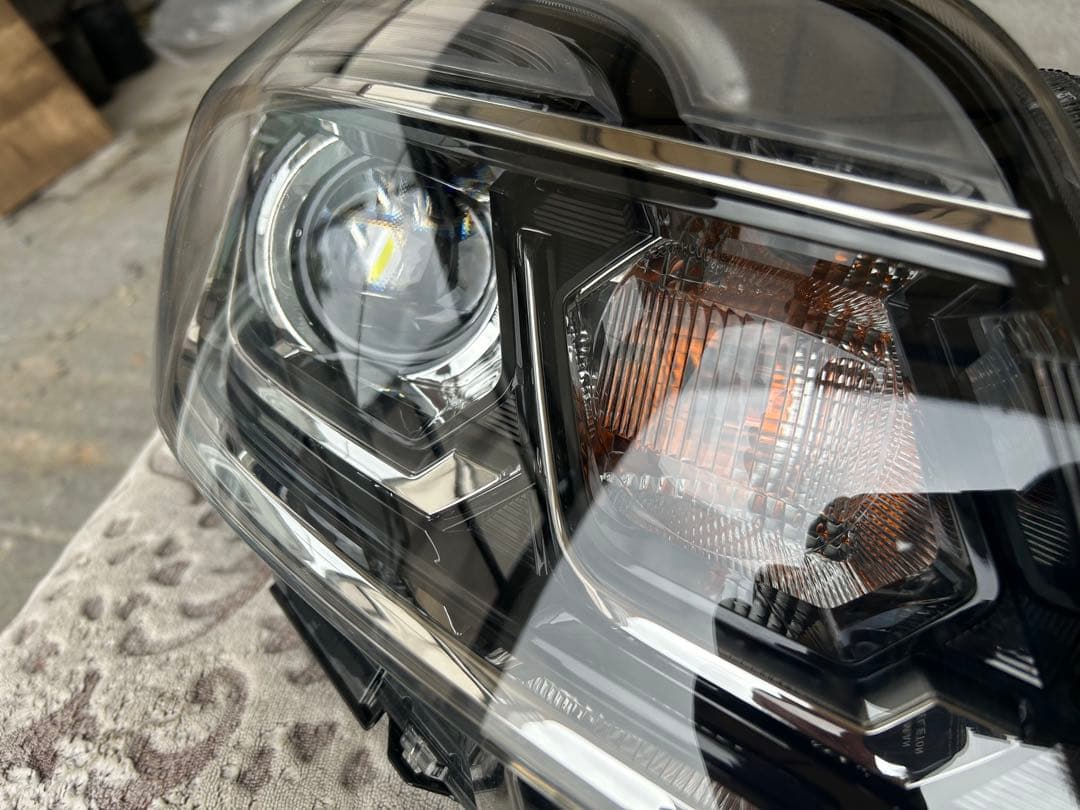 デイズルークス　B21A ヘッドライト右