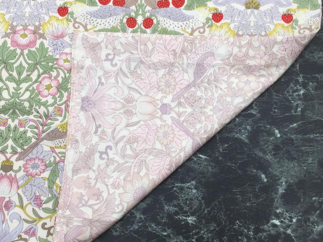 V＆A　いちご泥棒　掛けふとんカバーNo.107 　2組　色違いセット