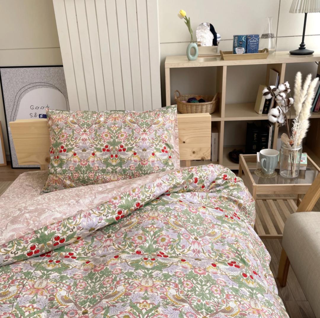 V＆A　いちご泥棒　掛けふとんカバーNo.107 　2組　色違いセット