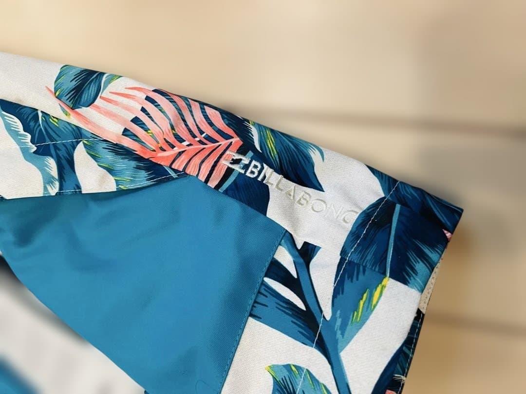 【新品・タグ付】BILLABONGフローラル　スノーウェア　レディース　Mサイズ