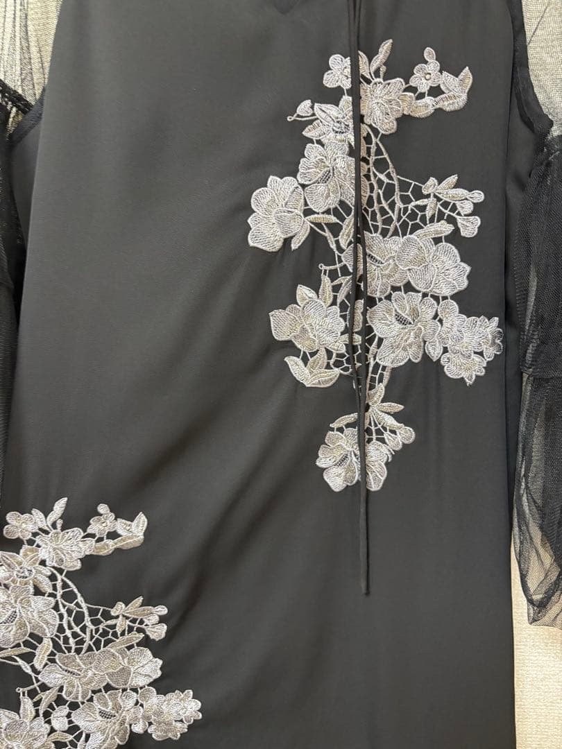 niana フラワー刺繍Aラインドレス チュール ボリューム袖 マタニティ 黒