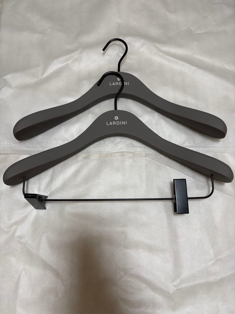 LARDINI 木製ハンガー 9本セット