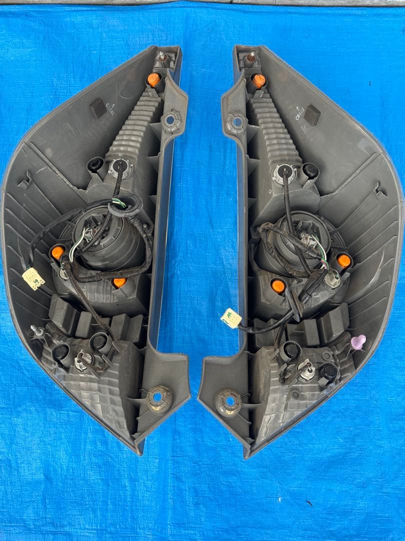 TOYOTAアクアNHP10前期テールランプ