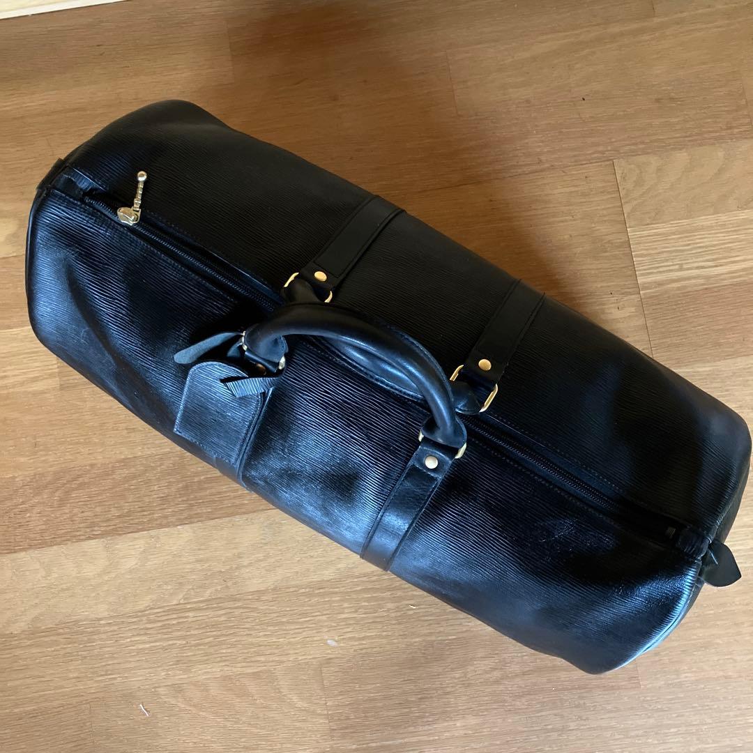 黒いレザーボストンバッグ