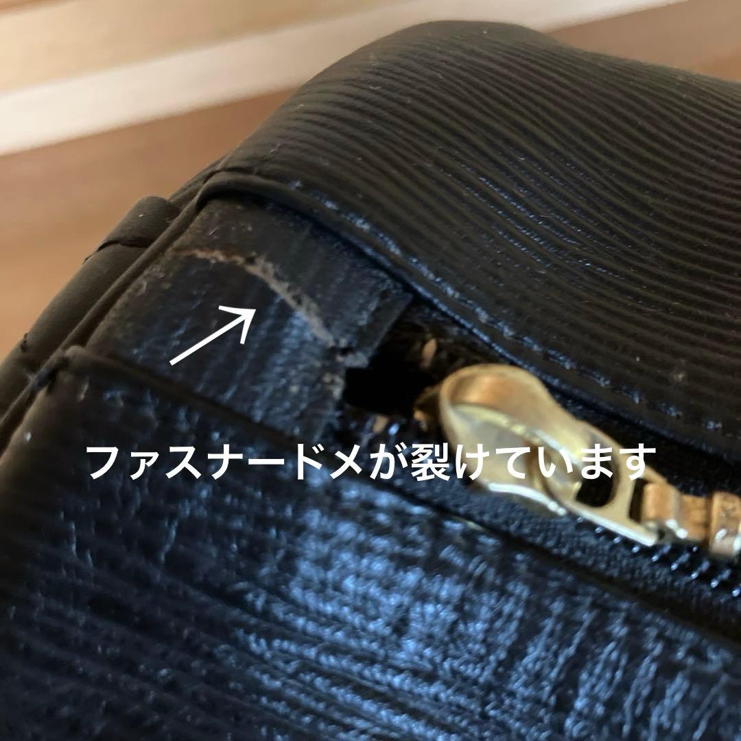 黒いレザーボストンバッグ