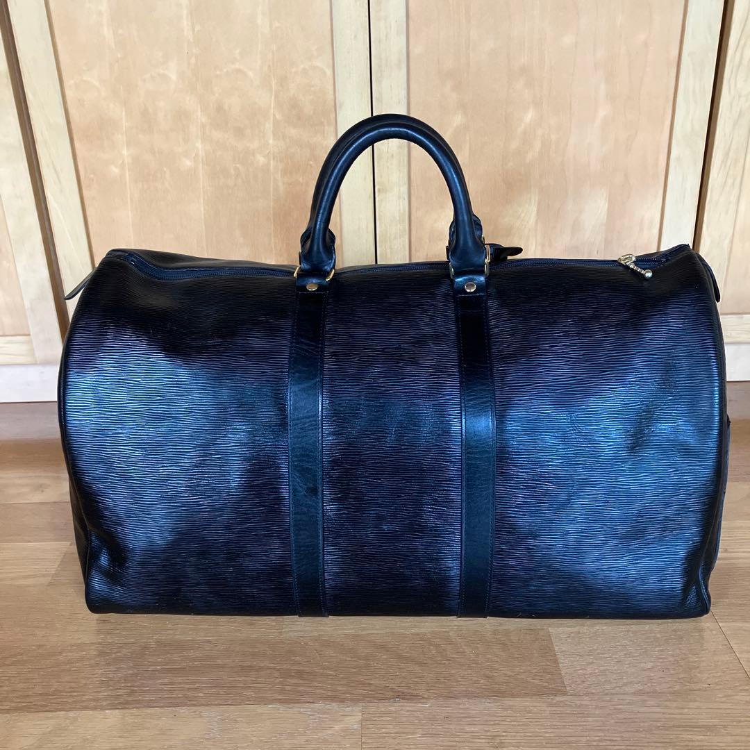 黒いレザーボストンバッグ