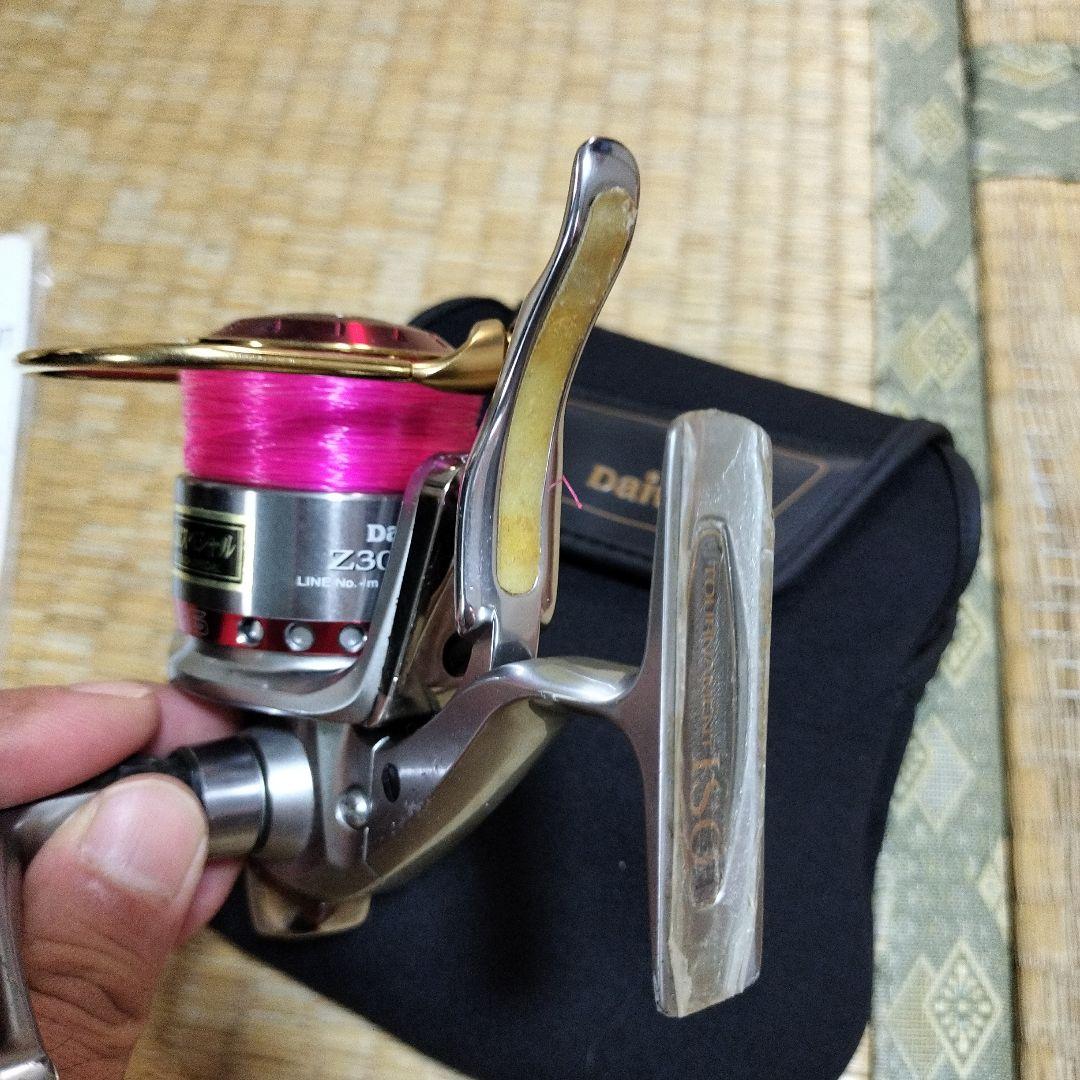 DaiwaトーナメントISOZ-3000LB　替えスプール2個・ケース付き