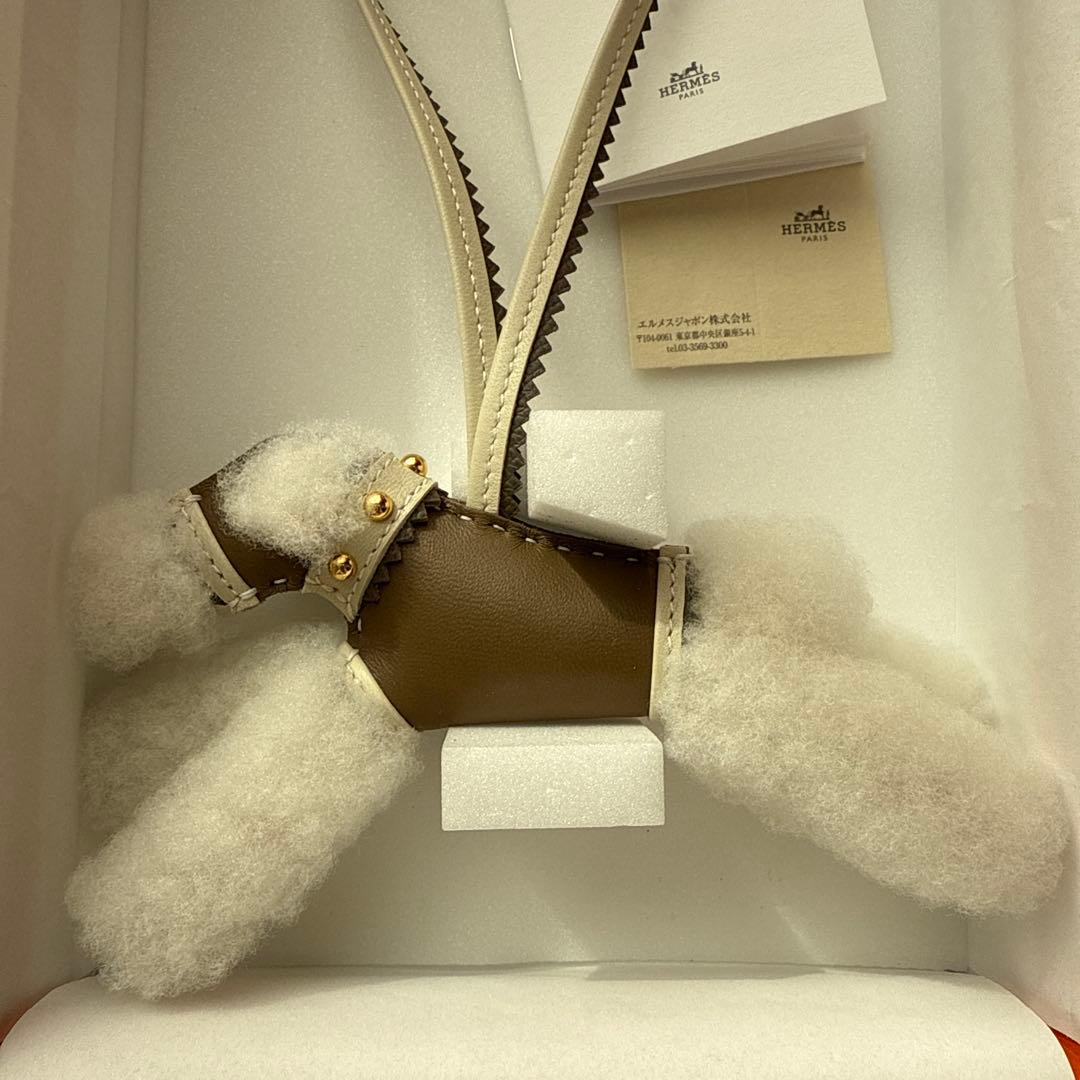 新品未使用HERMES バディ　チャーム　エピック　スタッズ首輪付き　エトゥープ