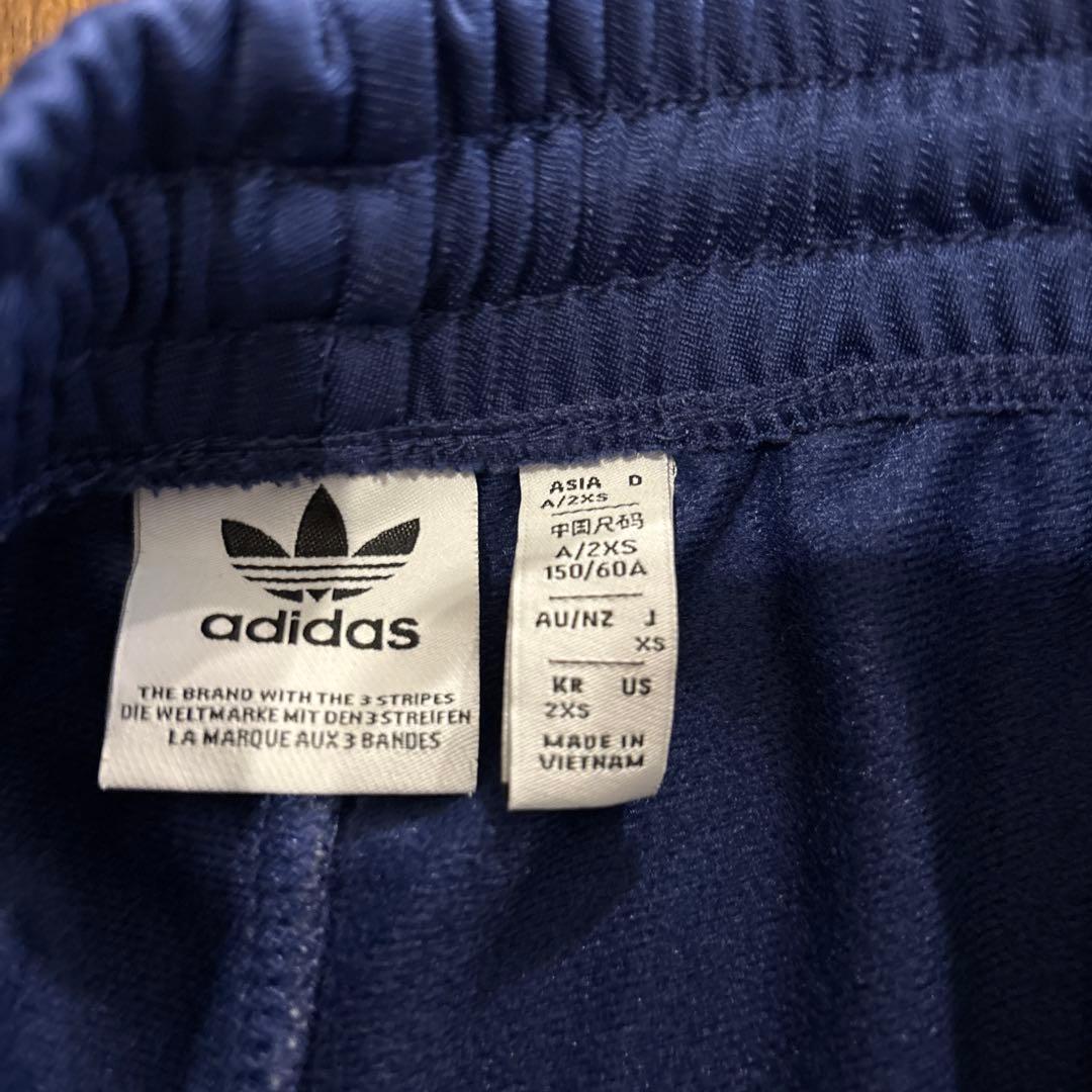 adidas トリプルストライプ ジャージパンツ　値下げしました