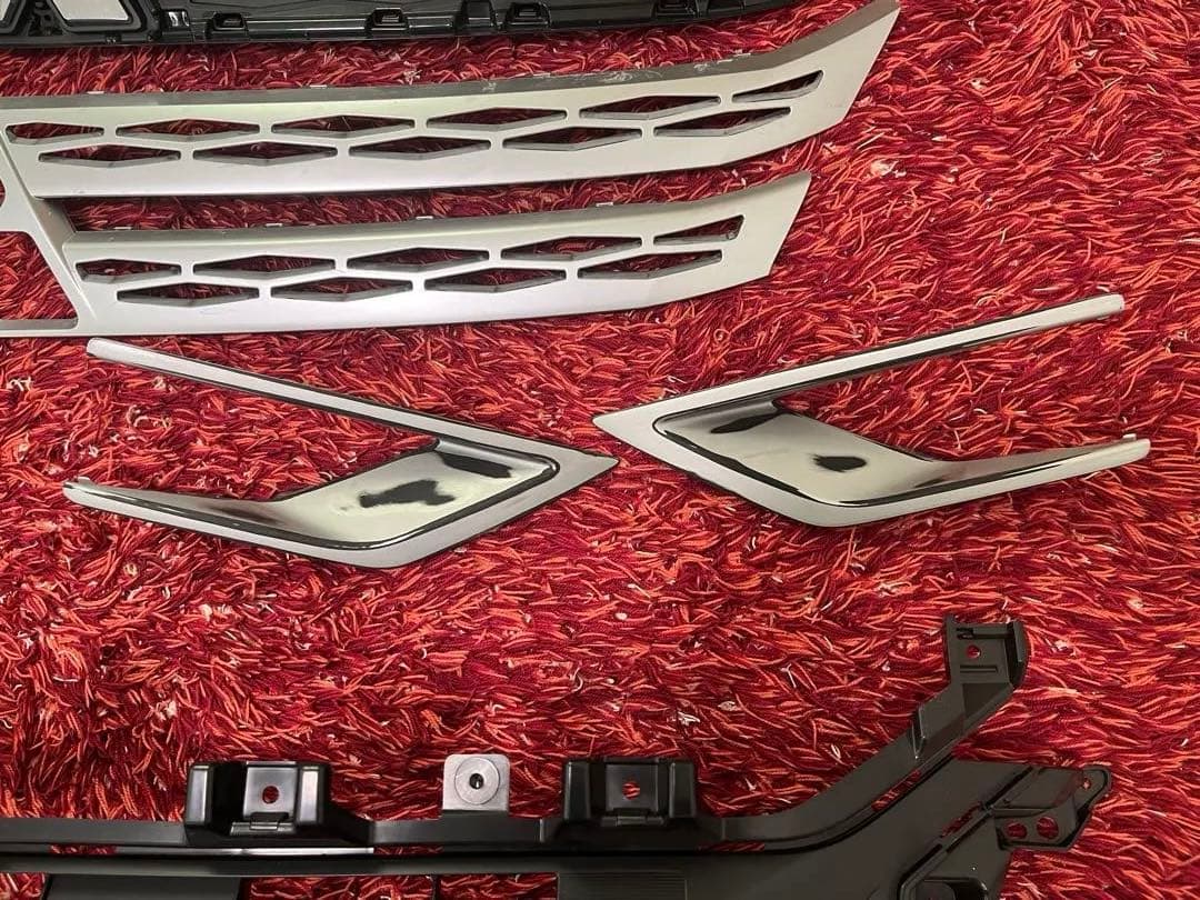 デリカD5純正 標準フロントグリル