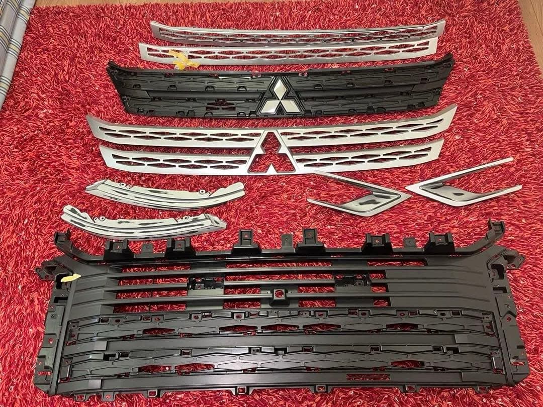 デリカD5純正 標準フロントグリル