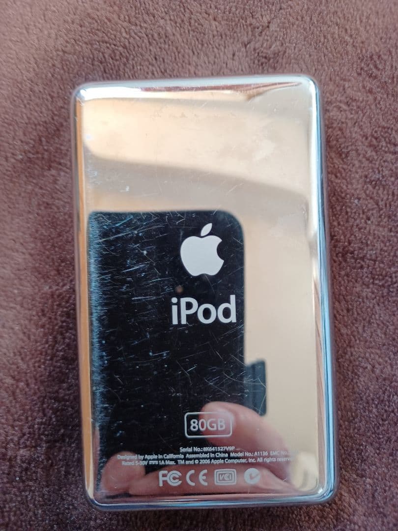 【美品】Apple iPod クラシック　ホワイト 80GB USBケーブル付き